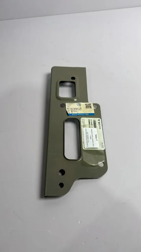 Mbajtese skelet parakolpi para majtas / Front left bumper frame bracket