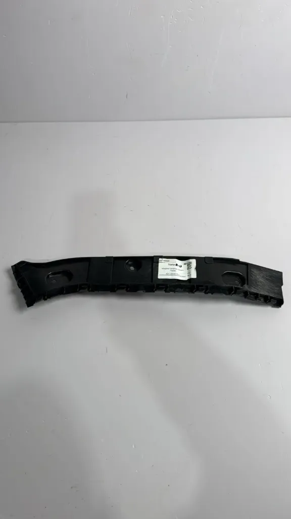 Mbajtese parakolpi pasem majtas