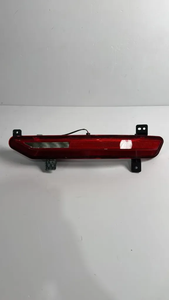 Rreflektor i drites se pasme te majte / Left reversing light reflector assembly